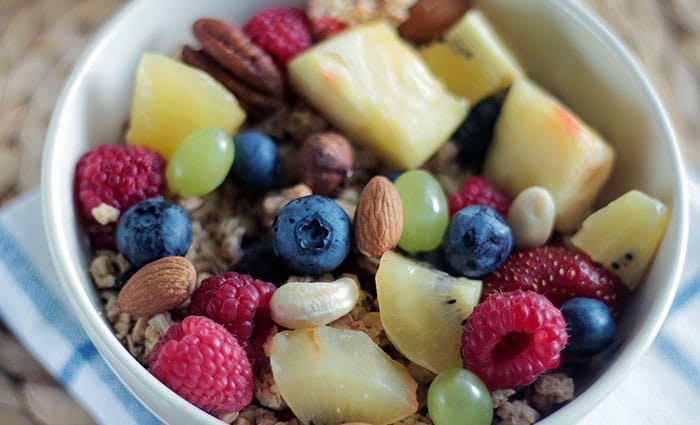 Delicious Walnut and Berry Salad: A Trend Recipe to Boost Memory